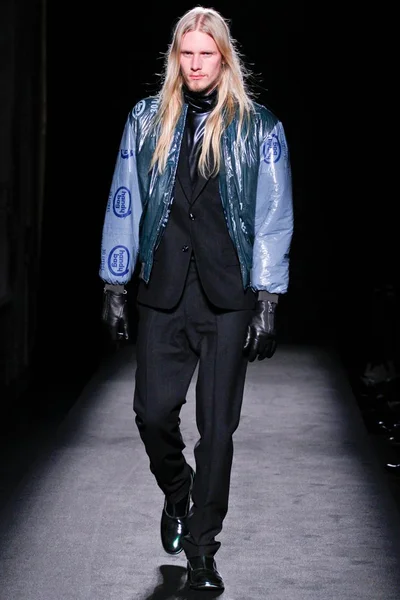 Look 19